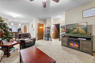 1233 10th St NW, Cedar Rapids, IA 52405 - photo 5