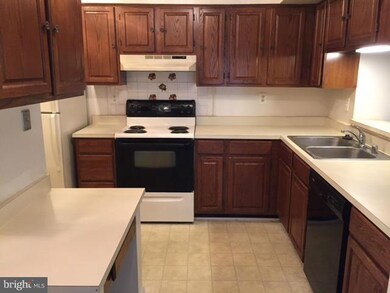 12205 Saint Peter Ct unit G, Germantown, MD 20874 - photo 2