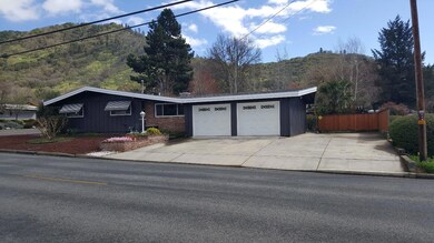 1403 NE Sommer Dr, Grants Pass, OR 97526 - photo 4