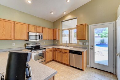 25243 N 40th Ln, Phoenix, AZ 85083 - photo 7