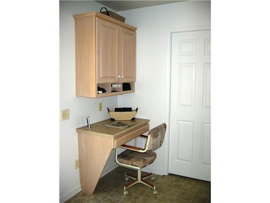 Kitchen. Built-in desk in the kitchen.