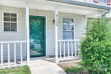 6129 Windsor Gate Ln, Charlotte, NC 28215 - photo 3