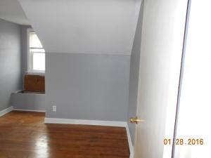 1712 Locust 008