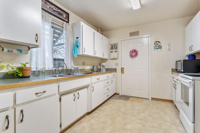 409 SE J St, Grants Pass, OR 97526 - photo 3