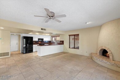 08-Kitchen & Family Room