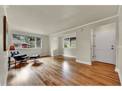 Living Room/Entrance