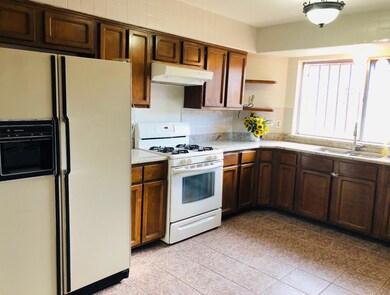 11329 Tom Ulozas Dr, El Paso, TX 79936 - photo 7