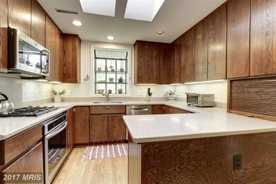 11009 Fawsett Rd, Potomac, MD 20854 - photo 4