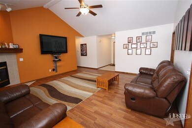 7606 Maeve Dr, Fort Wayne, IN 46835 - photo 4