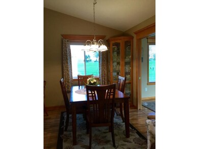 Good size dining room