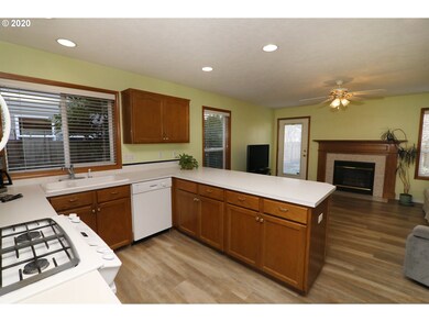 725 SW 25th St, Troutdale, OR 97060 - photo 3