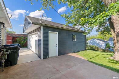 7411 Cedar St, Davenport, IA 52806 - photo 5