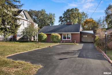 336 W Chestnut St, Canton, IL 61520 - photo 2