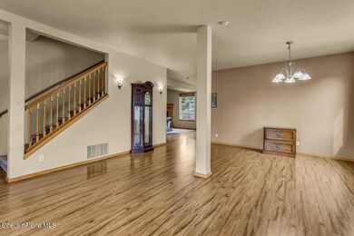 7Living Room.jpg-vsuniqueid-614c9206ef69