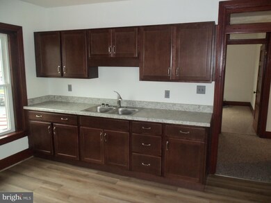 114 E Maple St, Palmyra, PA 17078 - photo 2