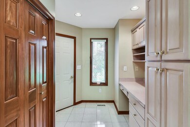 814 Crestway Dr, Columbus, OH 43235 - photo 7