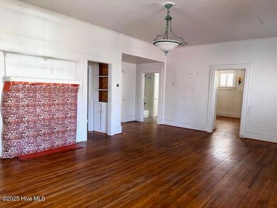 509 Champlain St-Living Room pt 3