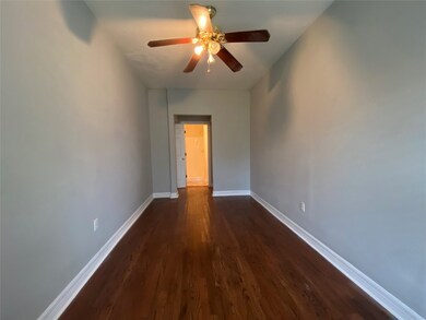 1305 Melbourne St, Houston, TX 77022 - photo 5