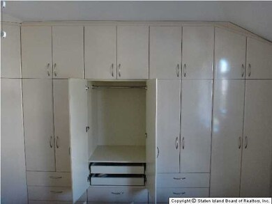 32 Pershing St, Staten Island, NY 10305 - photo 6