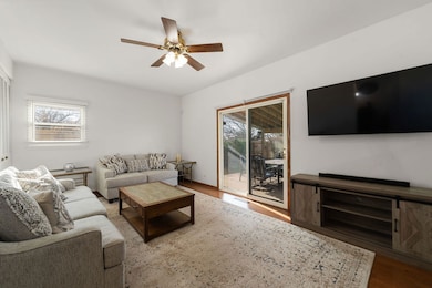 6812 Wainwright Dr unit 1, Woodridge, IL 60517 - photo 4