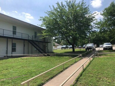 312 W Rentz St unit 100, Weatherford, TX 76086 - photo 3