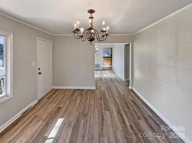 212 N Morris St, Gastonia, NC 28052 - photo 4