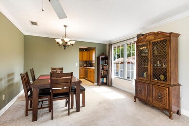 4901 Lofty Pines Cir E-large-007-3-Dinin
