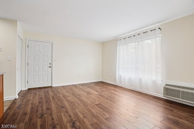 17 Norwich Place unit 317, Somerset, NJ 08873 - photo 5