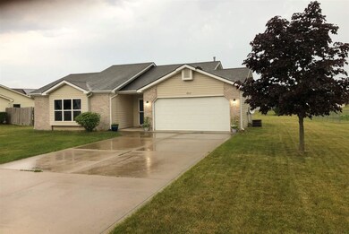 804 Thresher Run, Churubusco, IN 46723 - photo 2