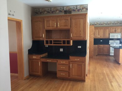 403 Camden Cir, Oswego, IL 60543 - photo 6