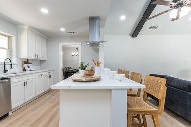 1904 Lincolnshire Dr, Bedford, TX 76021 - photo 2