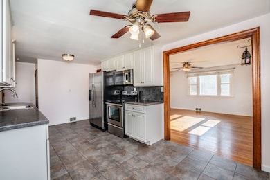 64 Kenlock St, Newington, CT 06111 - photo 5