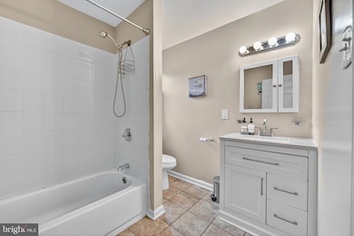 1910 Kent Village Dr, Hyattsville, MD 20785 - photo 5