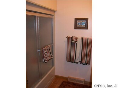 Bathroom 3 Full Bathrooms in House