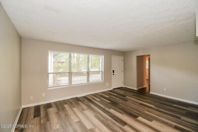 002-photo-living-room-13722644