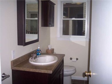 10 Howe St unit 3, Bristol, RI 02809 - photo 3