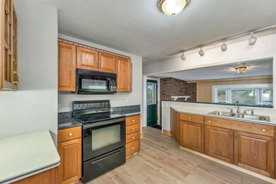 14 Estabrook Cir, West Lebanon, NH 03784 - photo 3