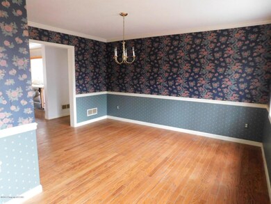 243 Snow Valley Dr, Drums, PA 18222 - photo 2