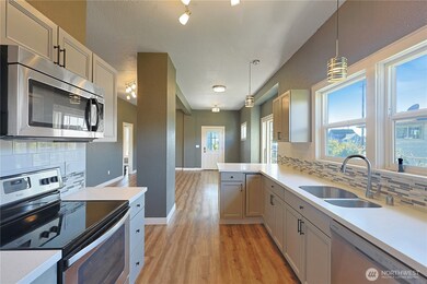 277 SW Lewis St, Chehalis, WA 98532 - photo 4