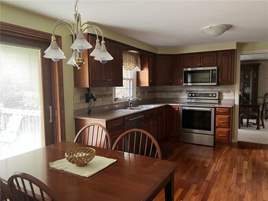 LOVELY HARDWOOD FLOORING, STAINLESS STEEL APPLIANC