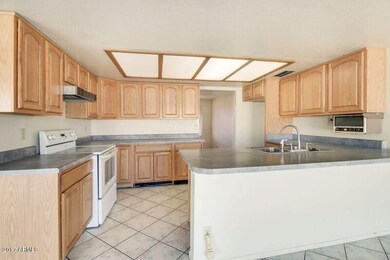 3018-West-Kerry-Lane Kitchen