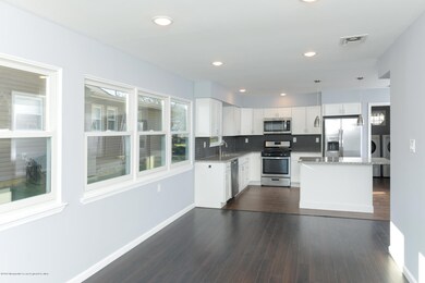 Dining to kitchen