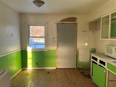 2809 E 24th St, Des Moines, IA 50317 - photo 4