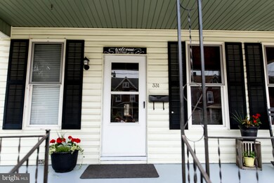 331 E Jackson St, New Holland, PA 17557 - photo 3