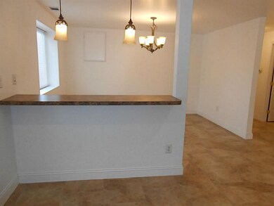 Entry/Foyer. Counter seating