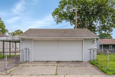 Nice oversized Garage