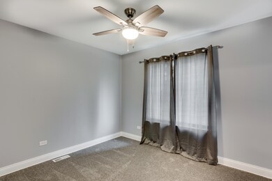 18590 Meadow Ln, Hazel Crest, IL 60429 - photo 2