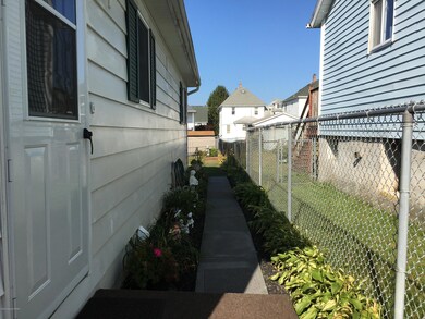 1320 Amherst St, Scranton, PA 18504 - photo 5