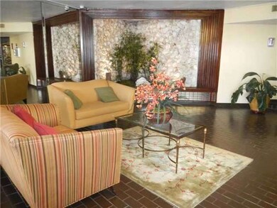 13951 Kendale Lakes Cir unit 406A, Miami, FL 33183 - photo 3