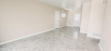 7500 Kingman Dr, El Paso, TX 79915 - photo 2